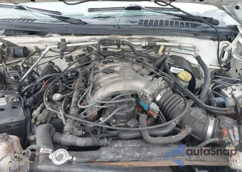 2000 Nissan Frontier Se-V6/Xe-V6 z USA, uszkodzony, nr VIN 1N6ED27TXYC367744